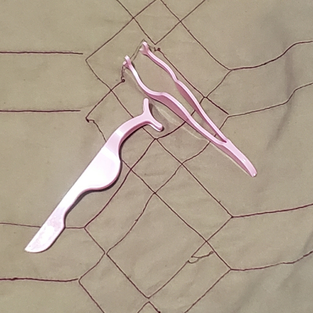 Lash Tweezers - Picture 1 of 1